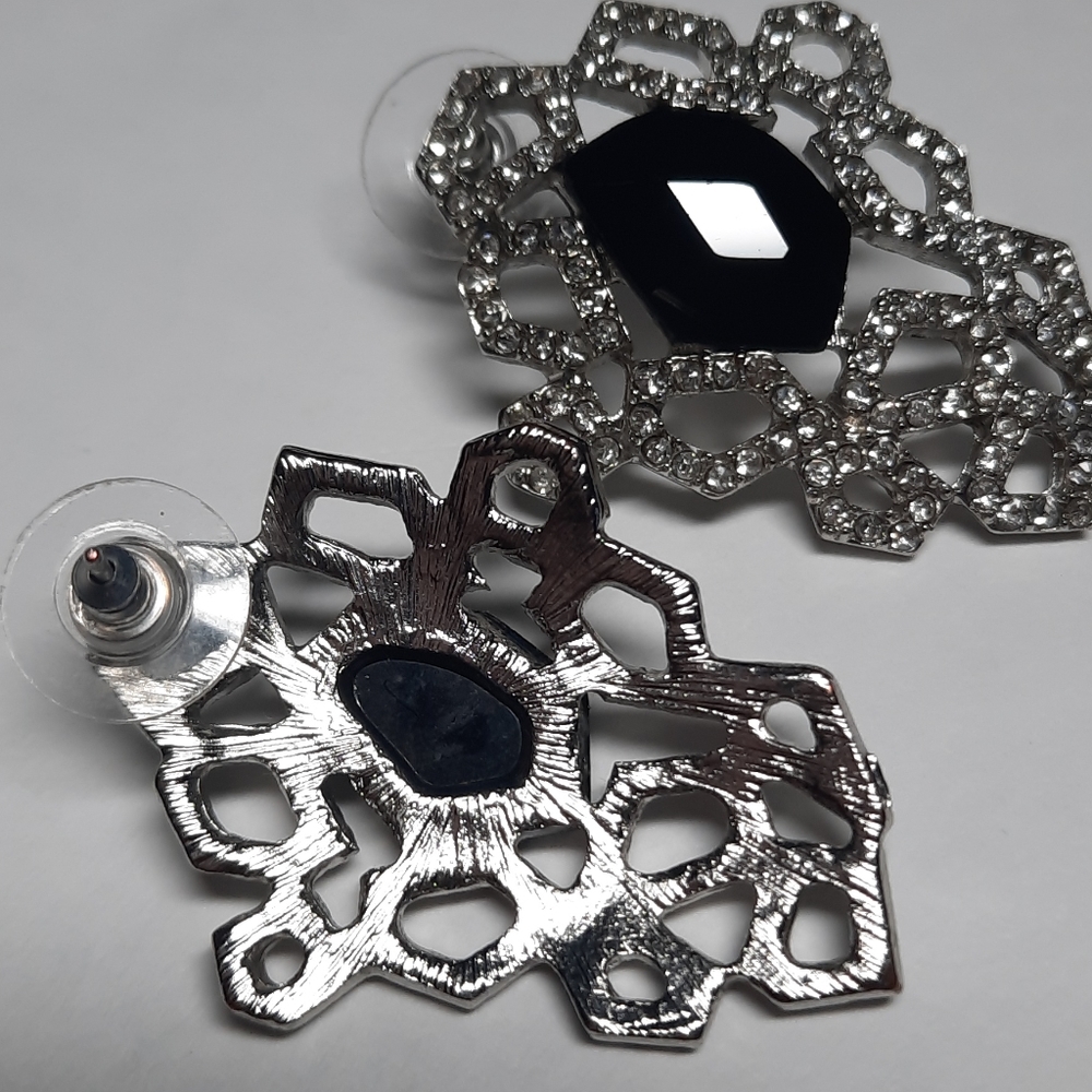 Earrings - Picture 3 of 7